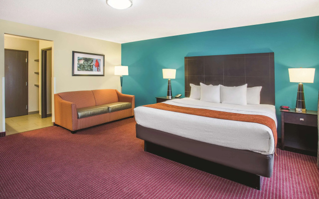La Quinta Inn & Suites by Wyndham O'Fallon, IL - St. Louis