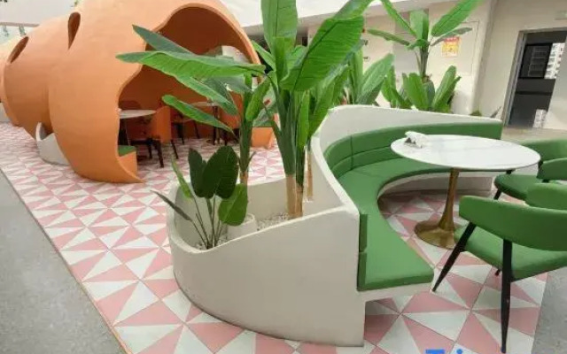 Longting Holiday Hotel (Zigong Fangte Dinosaur Kingdom Store)