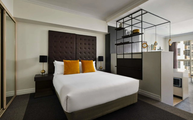 Mantra 2 Bond Street Sydney