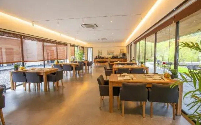 Amber Guanyun Vacation Apartment