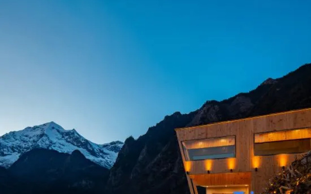 YOLO Guesthouse