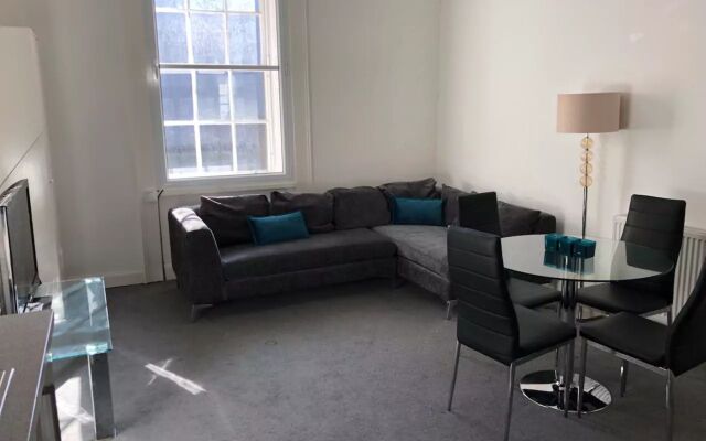 Отель Spacious 3 Bedroom Flat in the City Centre Великобритания, Эдинбург - отзывы, цены и фото номеров - забронировать отель Spacious 3 Bedroom Flat in the City Centre онлайн