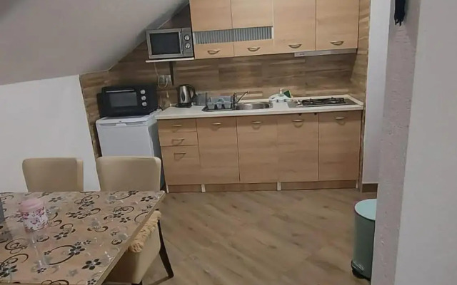 Apartment Slap