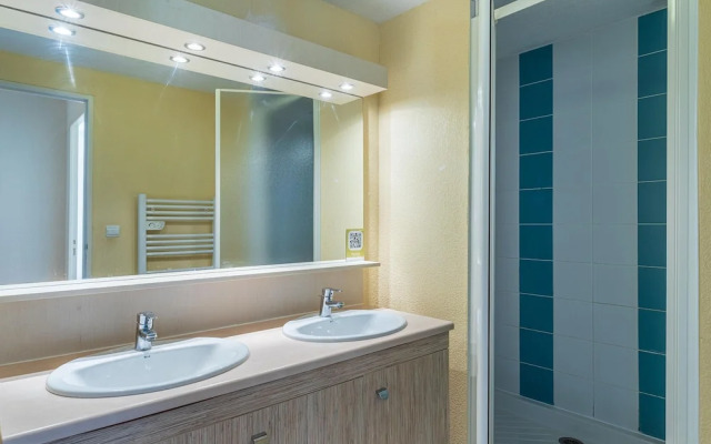 Spacious Chic Stay Near Golden Isles