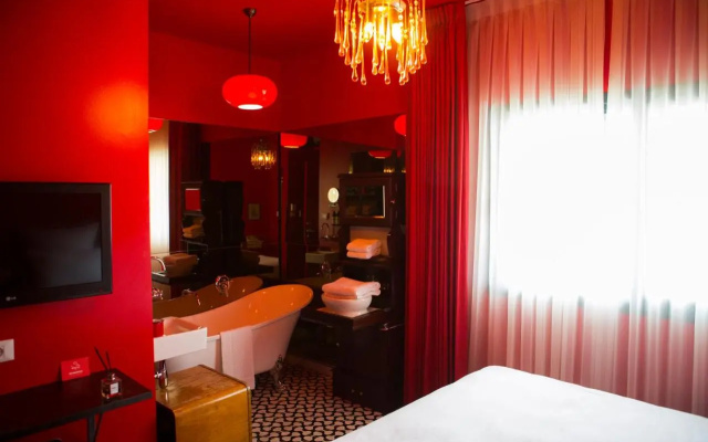 Scarlet Hotel