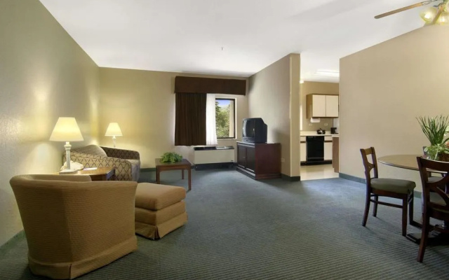 Baymont Inn & Suites Cherokee Smoky Mountains