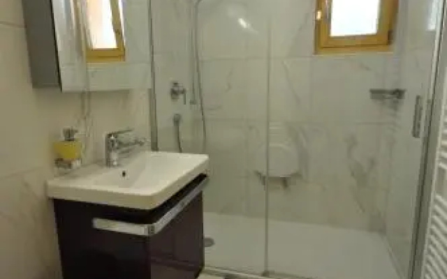 Family Frame Apartment