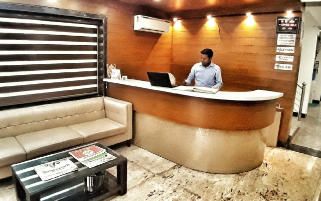 Hotel Aerocity Purple Orchid