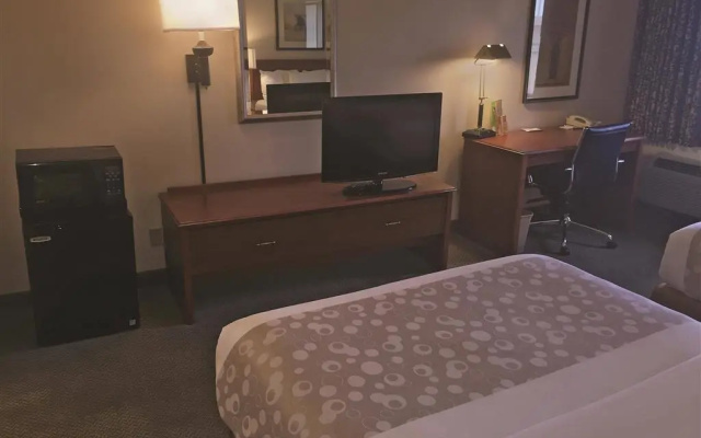 La Quinta Inn Milwaukee West Brookfield
