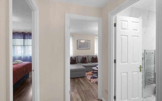 Modern 1 Bedroom Apt in Streatham with Parking