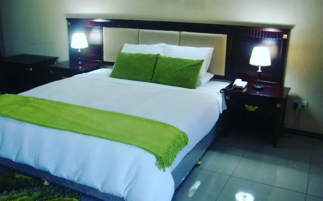 Riverside Hotel