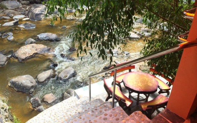 Baan Pob-Suk