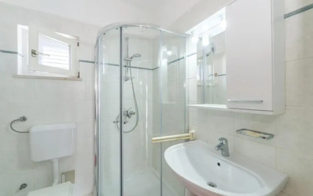 Stunning Home in Veli Rat With Wifi and 2 Bedrooms