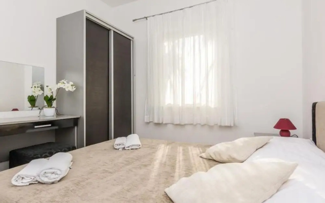 Lovely Holiday Home in Novalja With Garden
