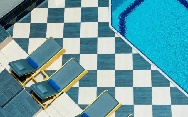 Отель Majestic Cove Hotel