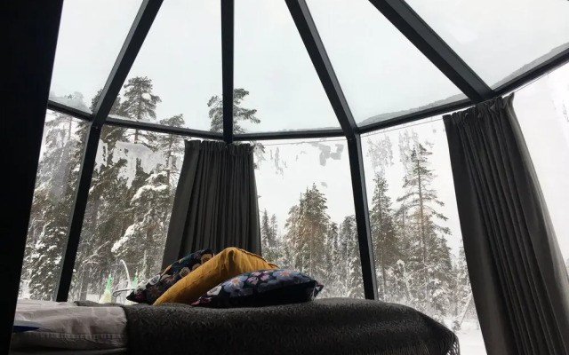 SnowLounge AuroraHut GlasIgloos IceHotel