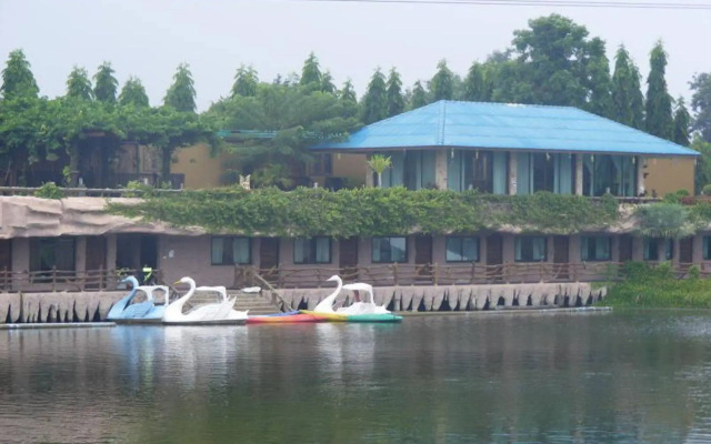 Chart Thip Resort