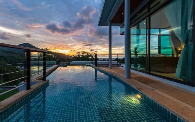 Kamala Seaview villa pool & rooftop jacuzzi