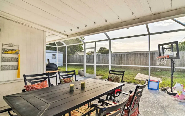 Snowbird Sanctuary w/ Covered Patio in Bradenton