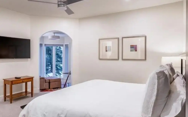 Beaver Creek Village Ski In, Ski Out 4 Bedroom