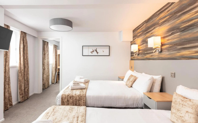 Caledonian Hotel