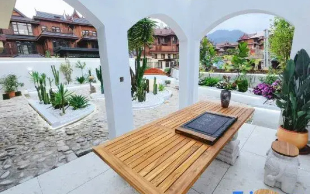 Mangshi Xishang Homestay (Yi Nationality Ancient Town Branch)