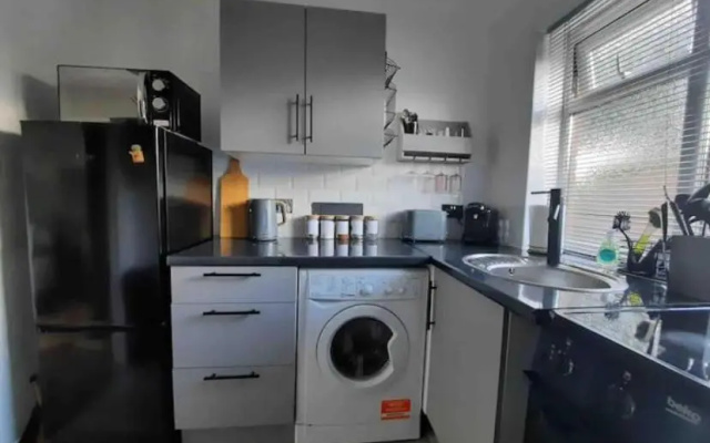 The Cwtch,Self Contained Coastal Annex Freshwater (Adults Only)