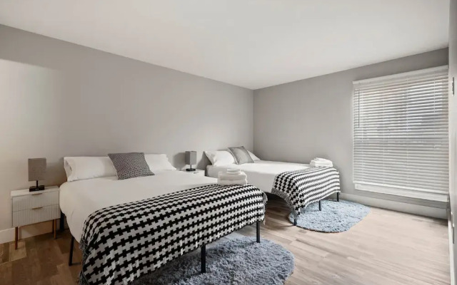 Beautiful 2BR 2BA Apartment With Modern Design