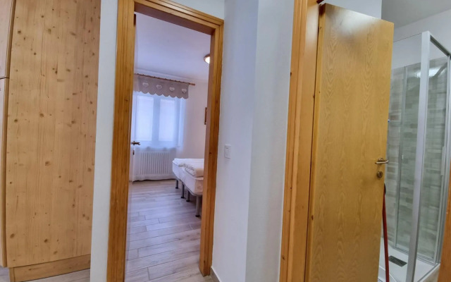 FRAINES 18 : typical two-room apartment.-198 Fraines 18