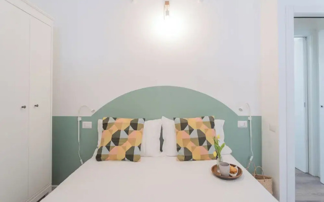 A Step From the Dome Apartment by Rent all Como