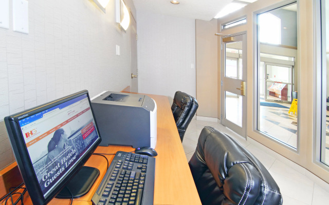 Holiday Inn Express Hotel & Suites Calgary S-Macleod Trail S by IHG