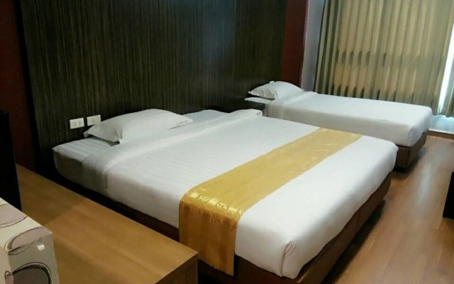 101 Holiday suite