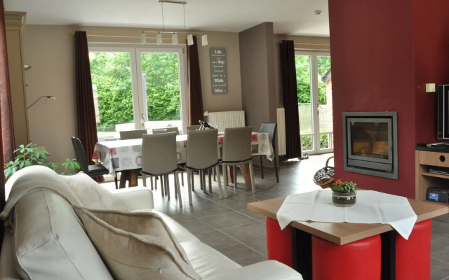 Elegant Villa in Bomal