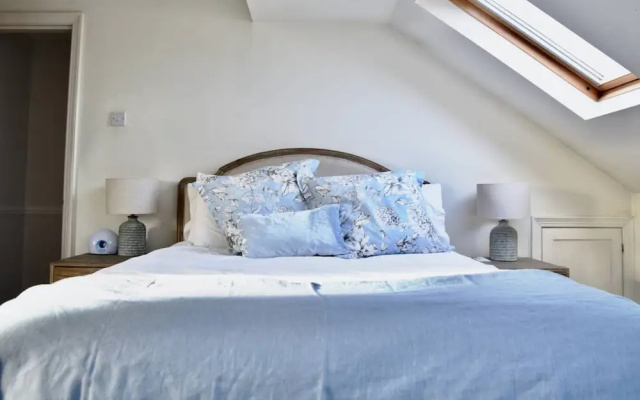Spacious 2 Bedroom Family Home in Earlsfield
