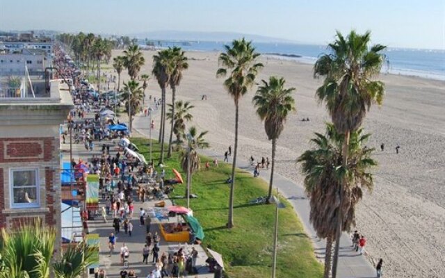 Air Venice on the Beach 1