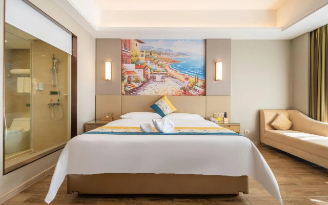 Vienna International Hotel (Sanya High-speed Railway Station)