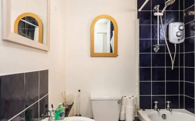Spacious 2BD House W/private Garden - Kennington!