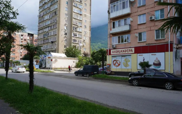 3-h komnatnye apartamenty po ulitse Abazgaa