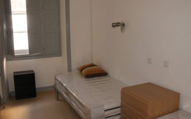 Be Coimbra Hostels