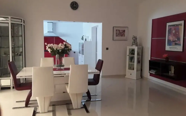 Villa Amelie Comfortable Holiday Residence