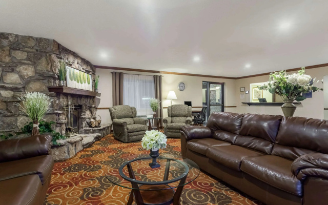 Days Inn & Suites by Wyndham Kaukauna WI