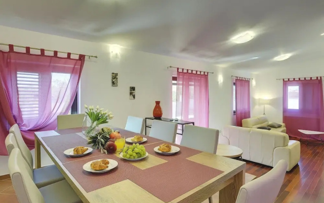Villa in Pula With sea Beach