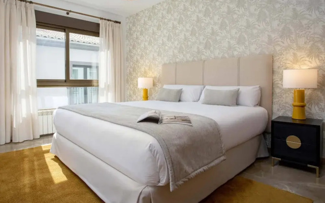 Luxury Apartment in City Center. Puerta Real II