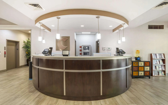 Comfort Suites At WestGate Mall
