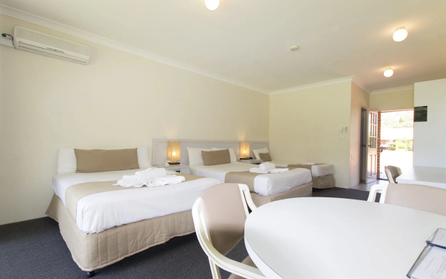 Island Palms Motor Inn