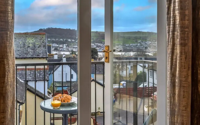 Apartment in Teignmouth Near River Beach