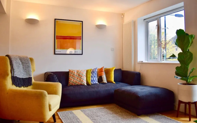 2 Bedroom Flat With Balcony in Homerton