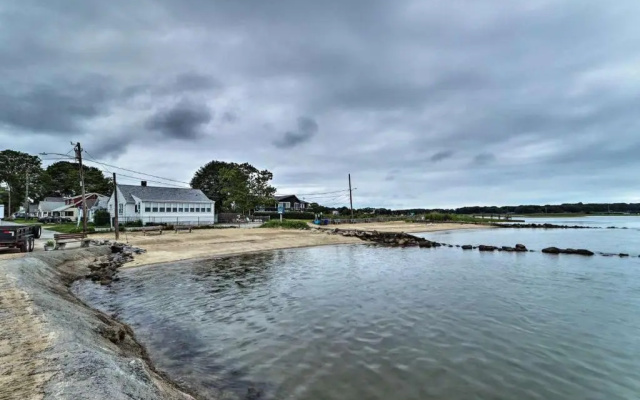 Saybrook Manor House, Walk to Cove Beach!