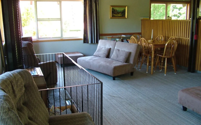 44 Chalet Crescent