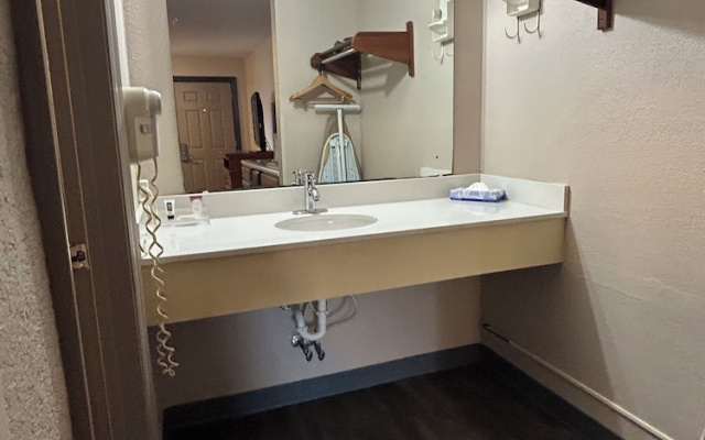 Lodge Inn Extended Stay